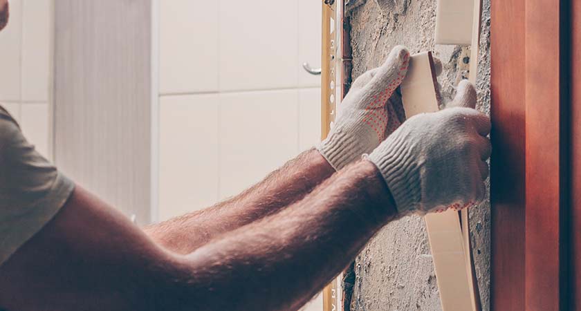 Asbest mann bricht wand auf herne